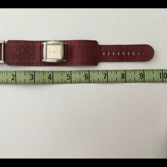 Guess women’s red-leather watch - Picture 4 of 5